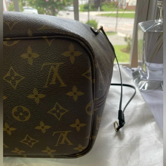 Louis Vuitton Monogram Neverfull - Size MM - Picture 6 of 9
